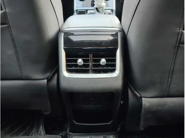 Car image 34