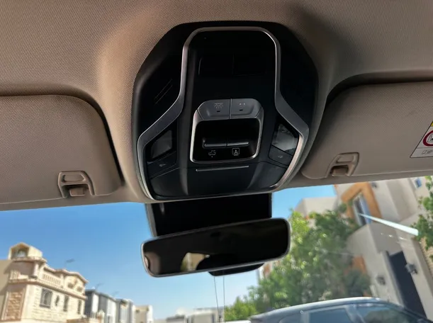 Car image 24