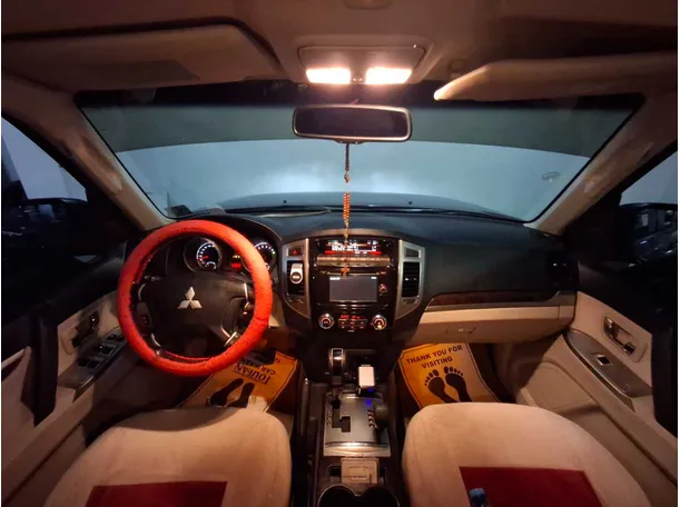 Car image 14
