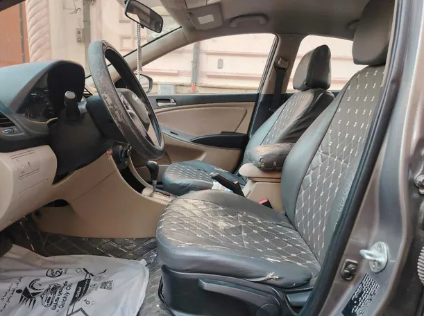 Car image 13