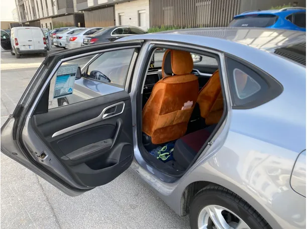 Car image 13