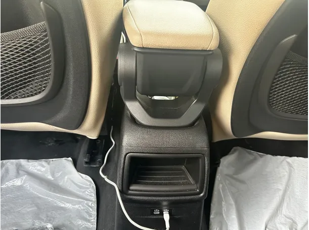 Car image 27