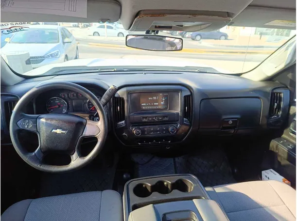 Car image 19