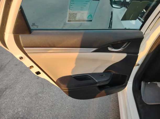 Car image 17