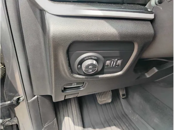 Car image 29