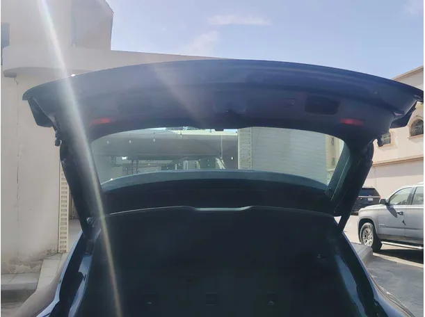 Car image 27