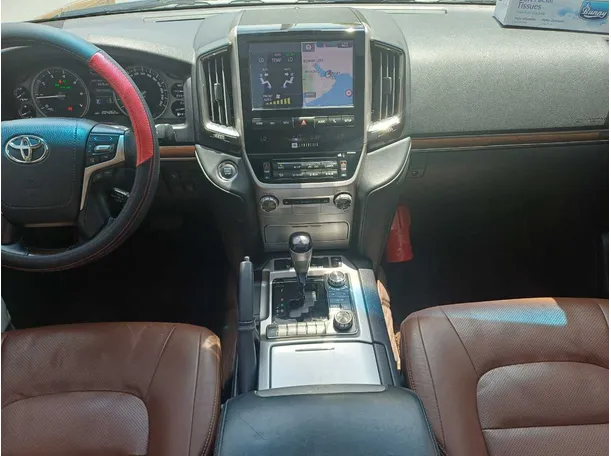 Car image 16