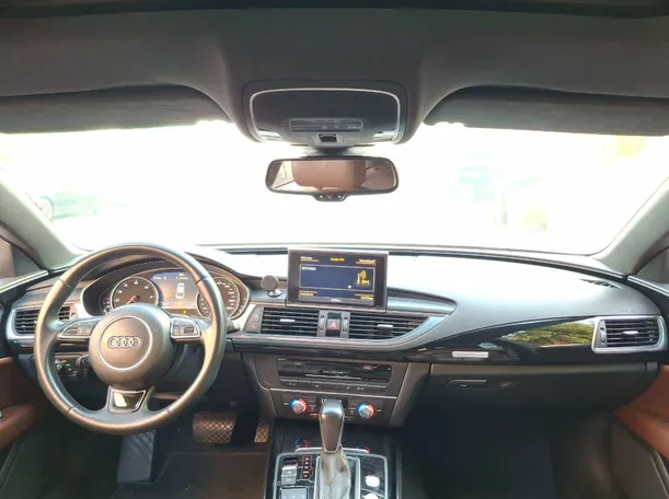 Car image 17