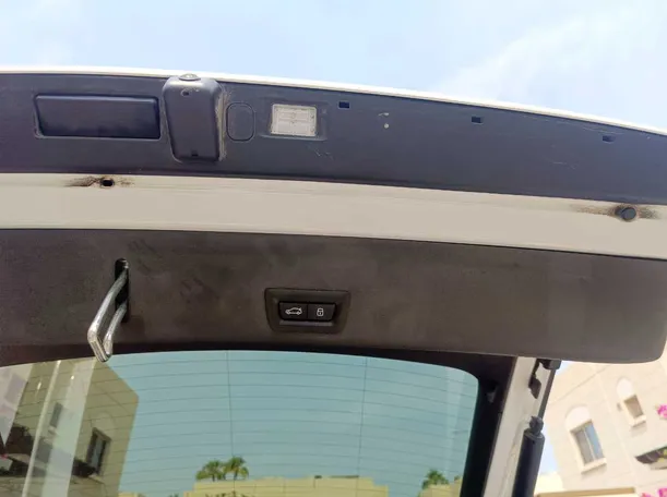Car image 37