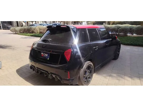 Car image 5