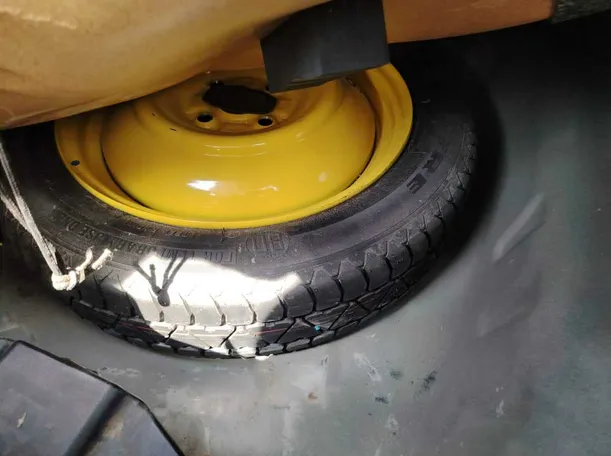 Car image 40