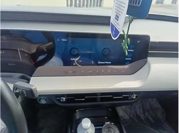 Car image 26