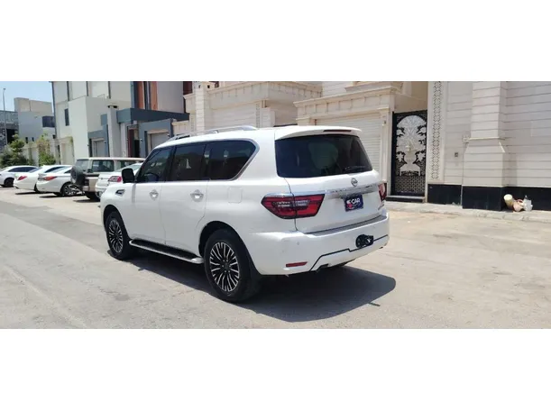Car image 7