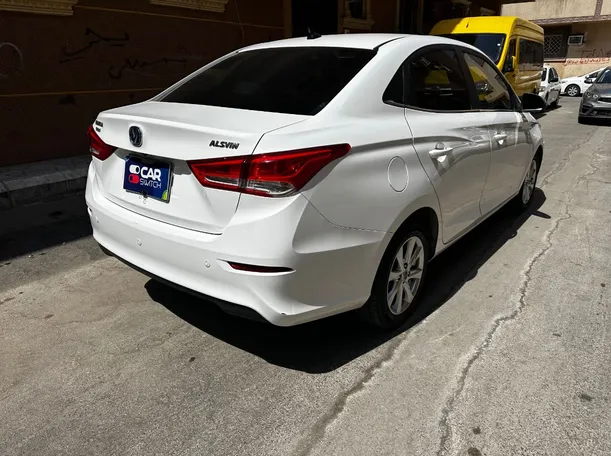 Car image 5