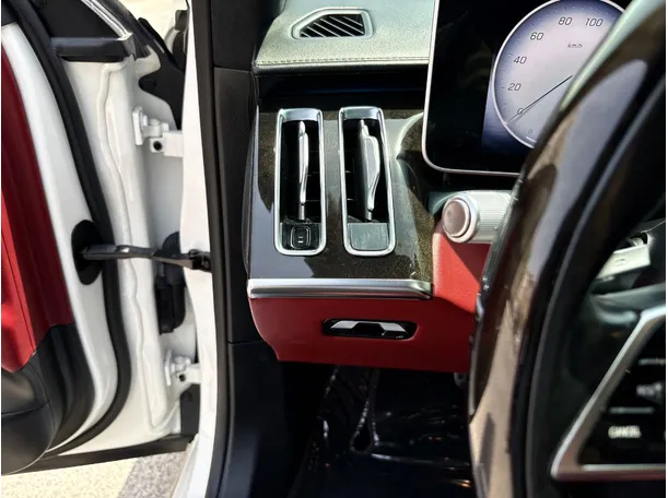 Car image 27