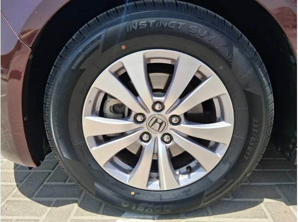 Car image 10