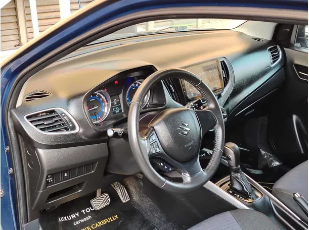 Car image 12