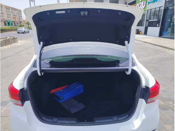 Car image 25