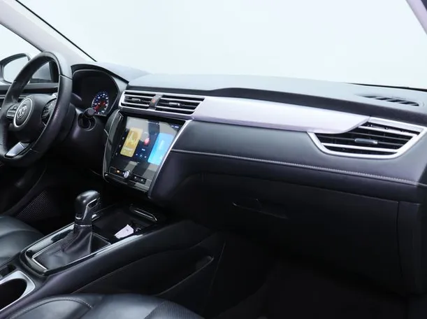Car image 10