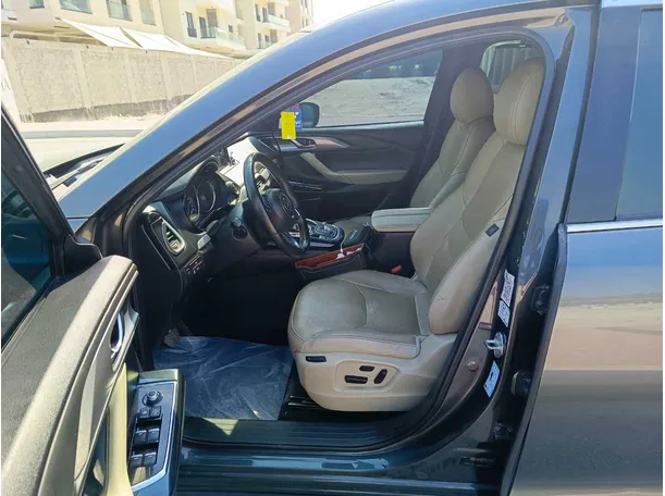 Car image 17