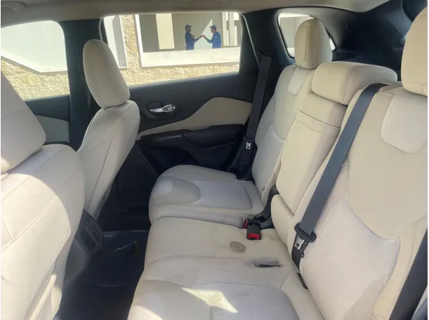Car image 16