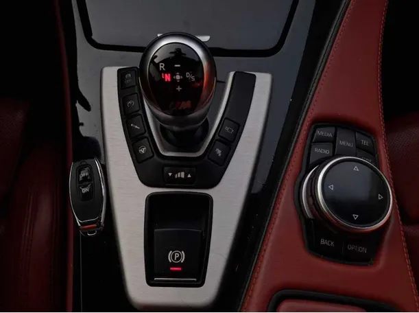 Car image 15