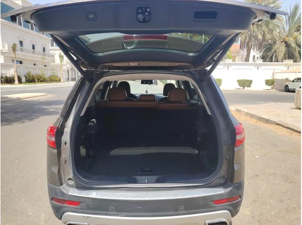 Car image 25