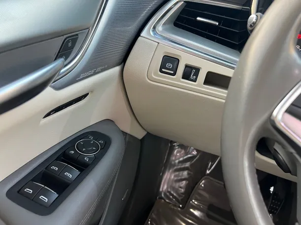 Car image 26