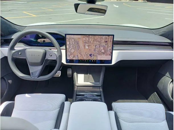 Car image 16