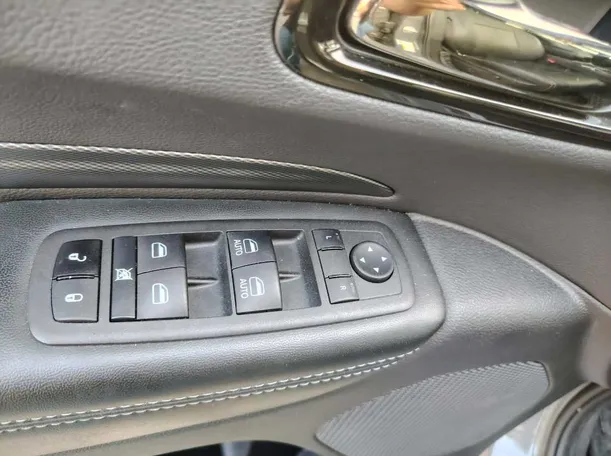 Car image 34