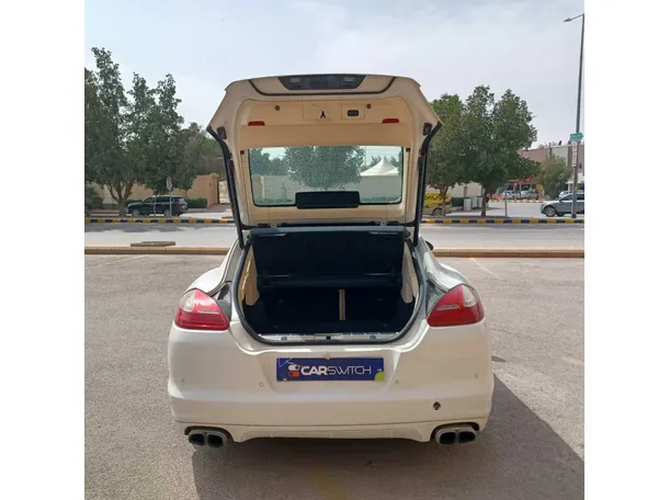 Car image 23