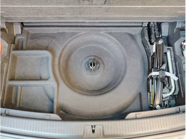 Car image 30