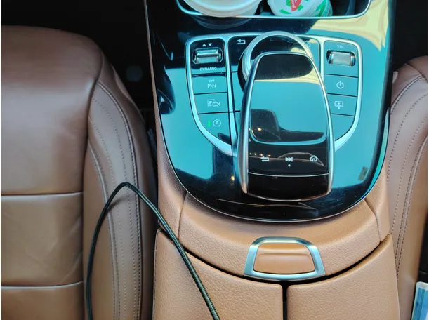 Car image 14