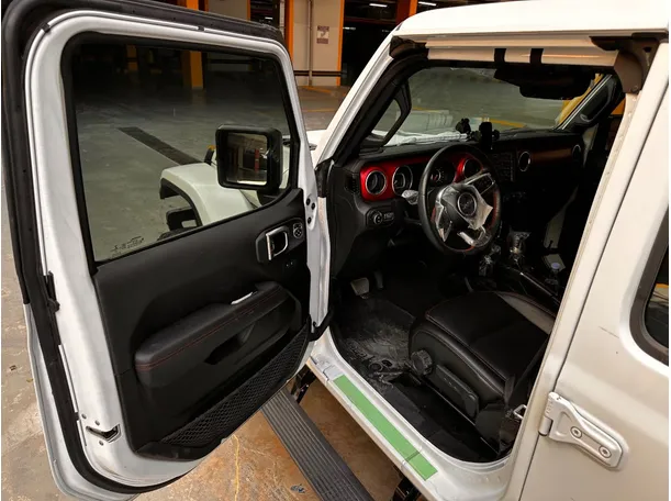Car image 10