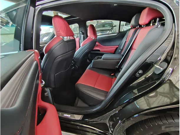 Car image 23