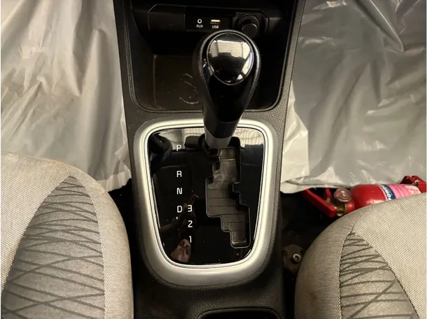 Car image 14