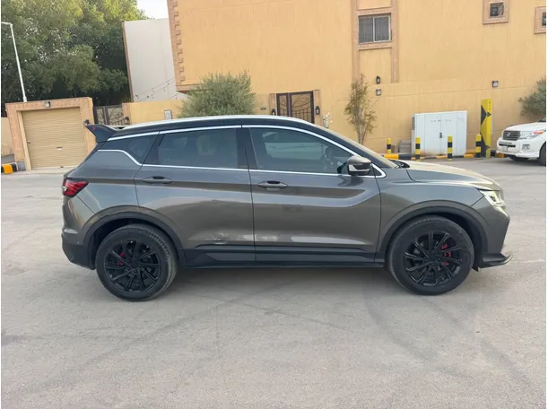 Car image 4