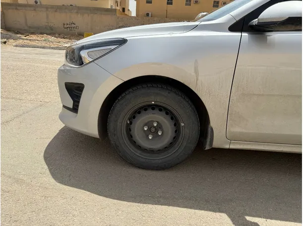 Car image 8