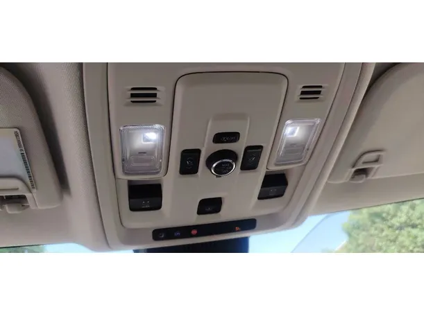 Car image 30