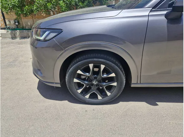 Car image 9