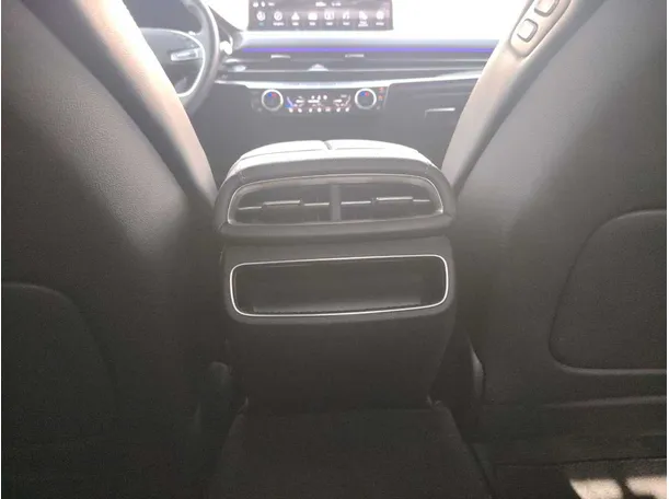 Car image 32