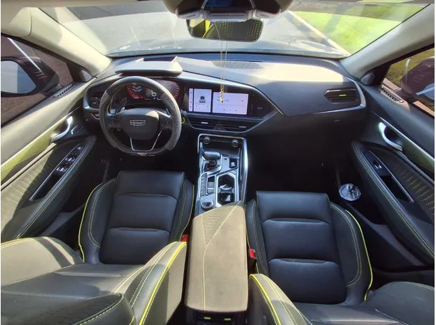 Car image 14