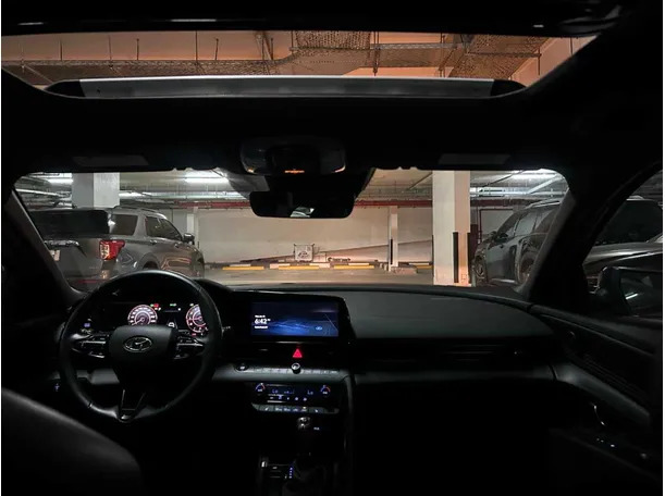 Car image 14