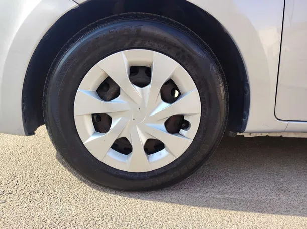Car image 10