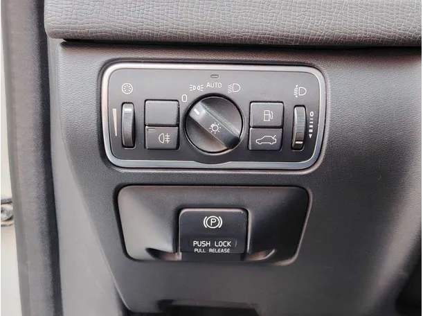 Car image 28