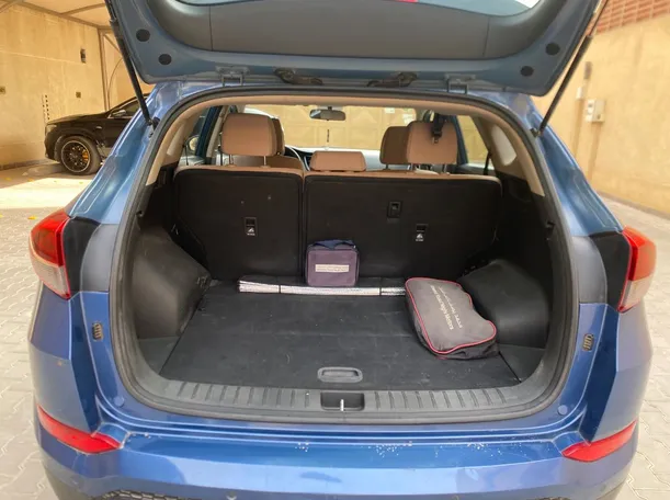 Car image 17