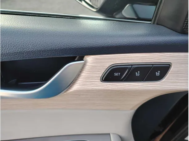 Car image 38