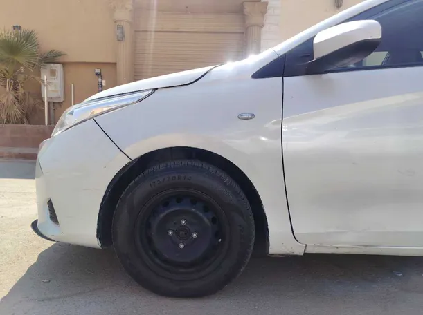Car image 9