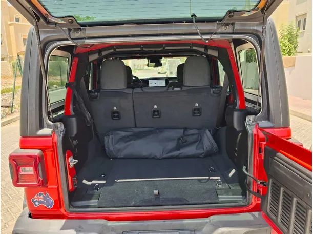 Car image 18