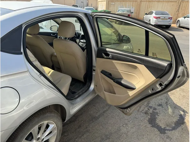 Car image 7